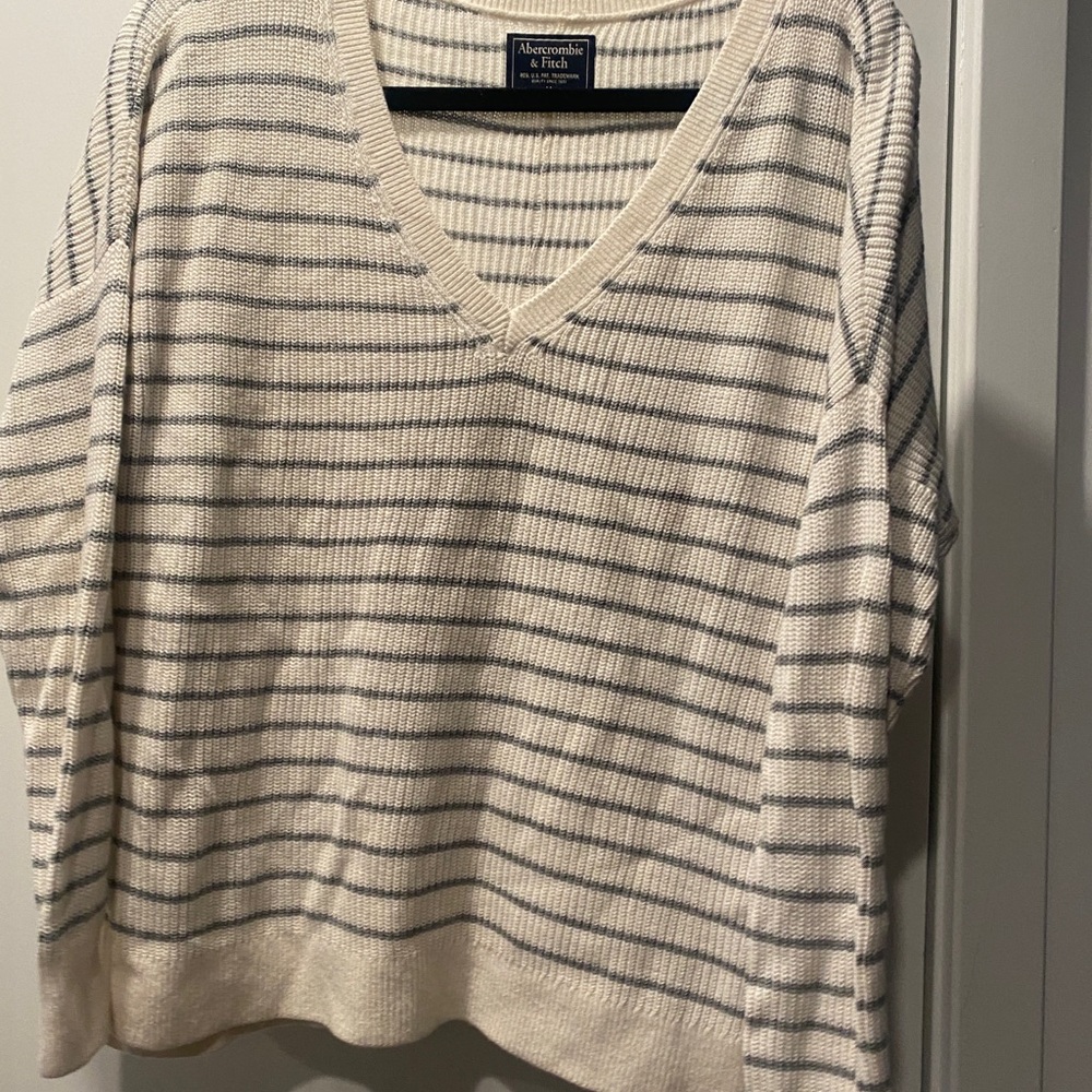 Abercrombie sweater v-neck